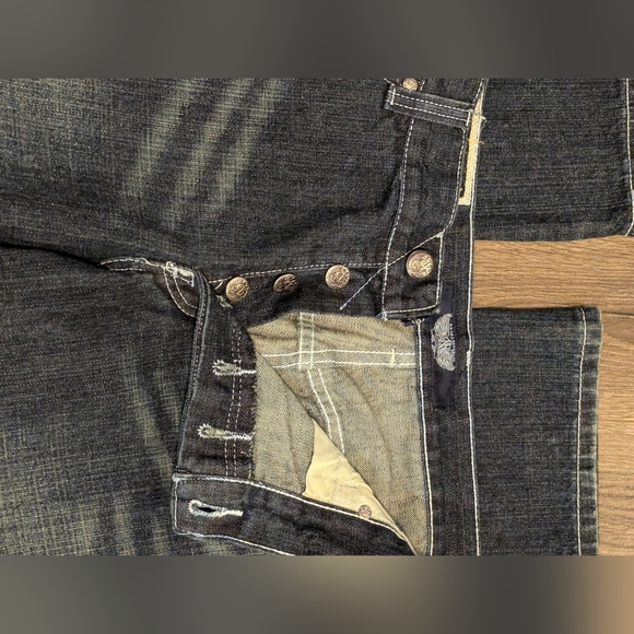 Rock And Republic. Blue Denim Jeans with Skull Embroidered Pockets, Button Fly. - Picture 11 of 12